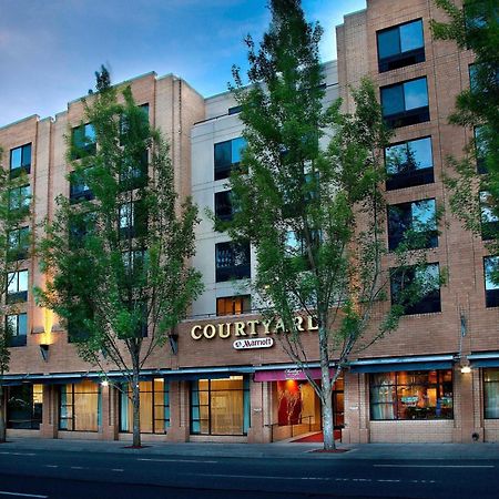 Courtyard Portland Downtown / Convention Center Hotel Exterior photo