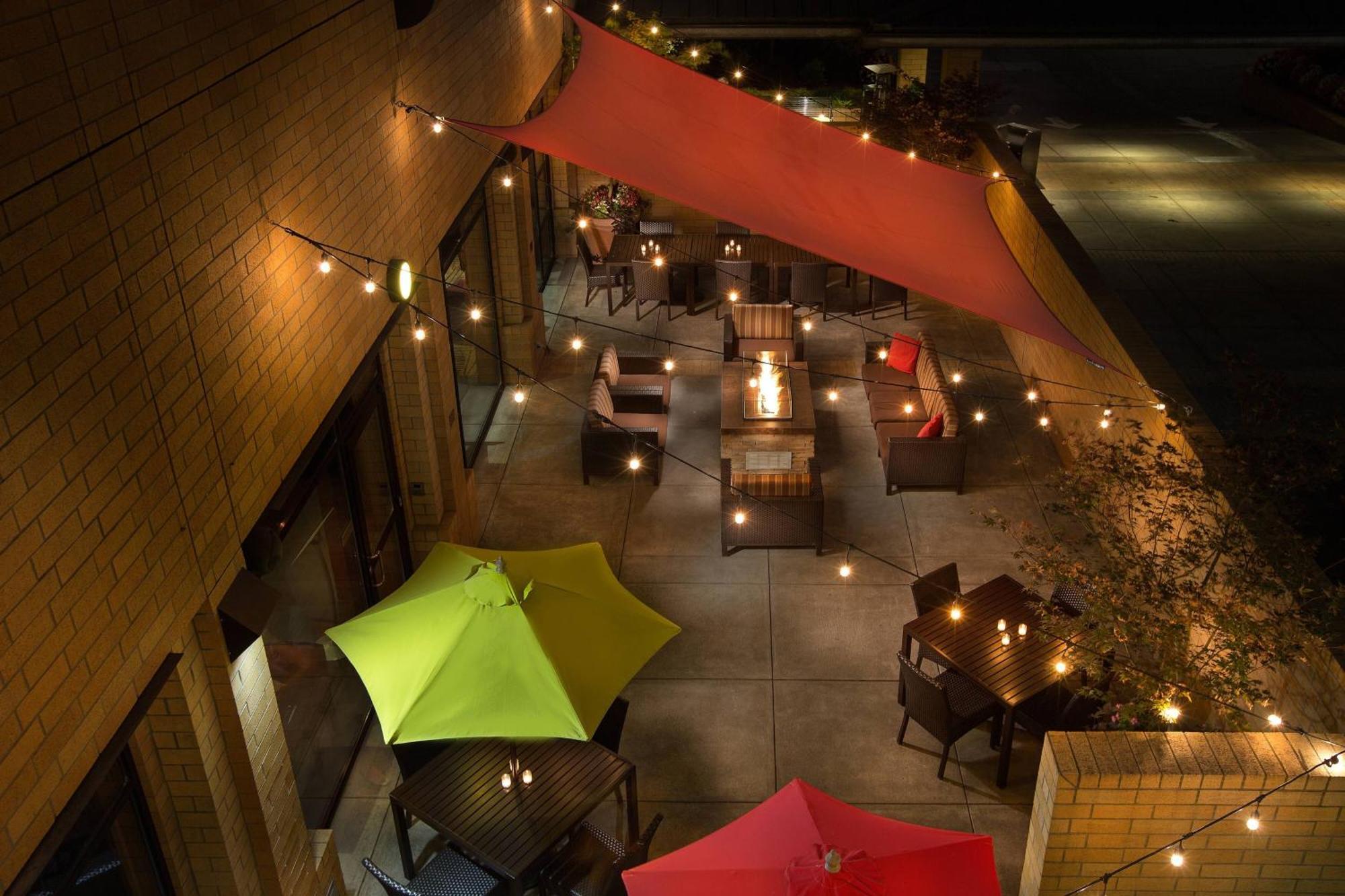 Courtyard Portland Downtown / Convention Center Hotel Exterior photo