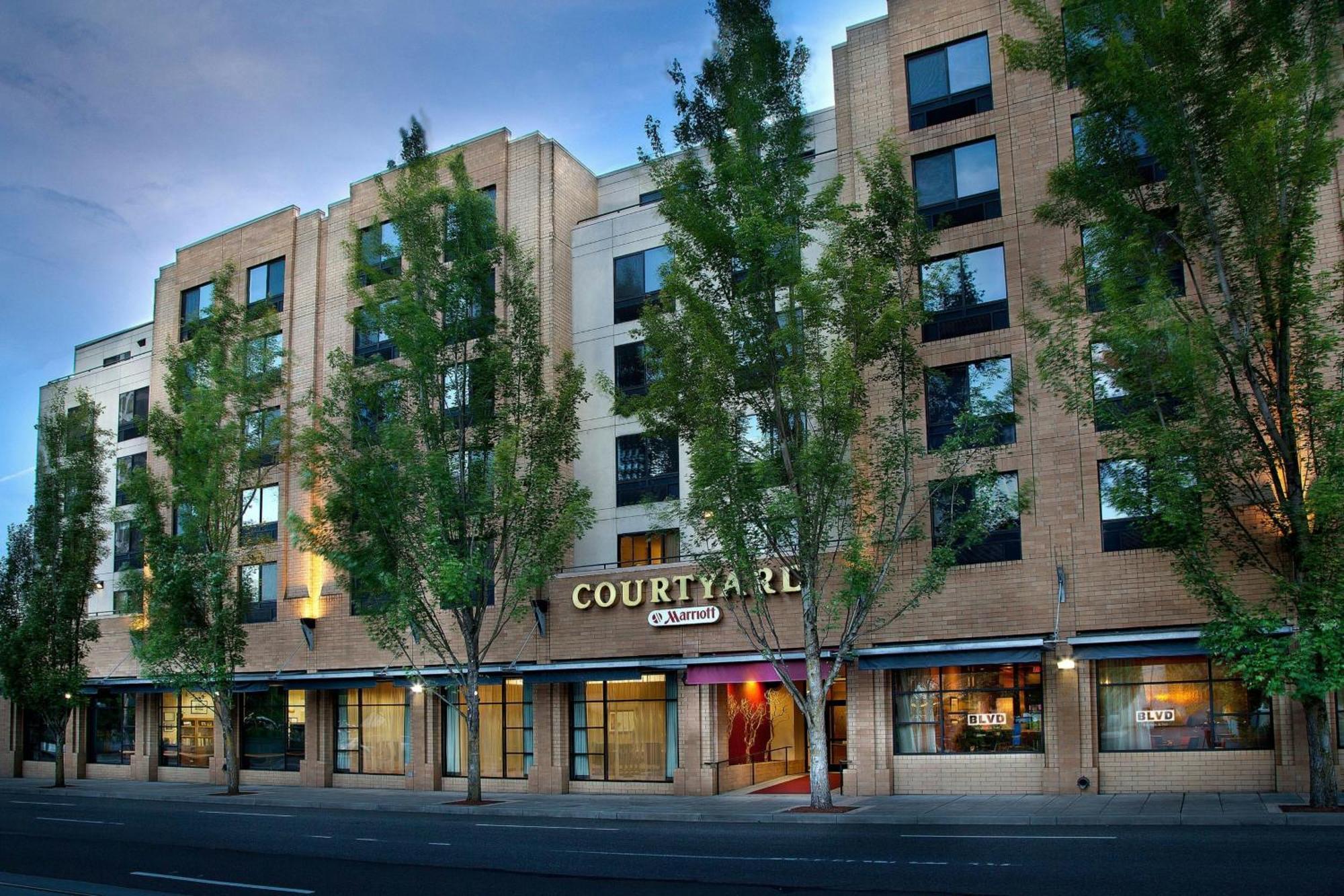 Courtyard Portland Downtown / Convention Center Hotel Exterior photo